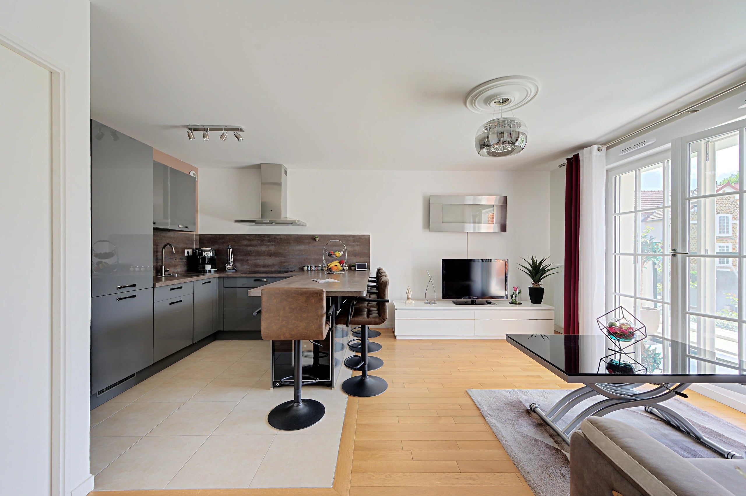 GARCHES APPARTEMENT AVEC BALCON AU SEIN D'UNE RÉSIDENCE RÉCENTE